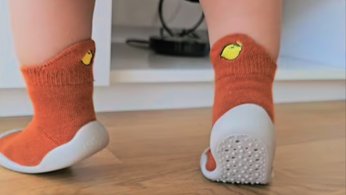 👣 Därför är barfotaskor bäst för ditt barns första steg | LillaSteg™